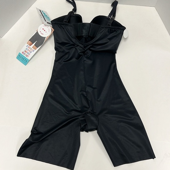 NWT Assets by Spanx Convertible Strapless Cupped Shaping Bodysuit Size Small - Picture 4 of 5